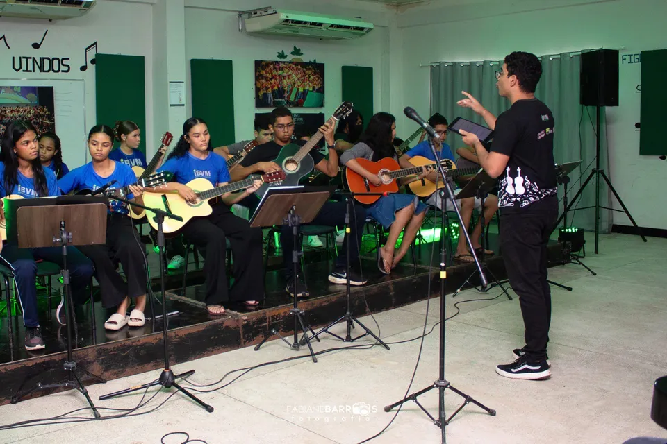 Orquestra de Violões: foto 2 de 3